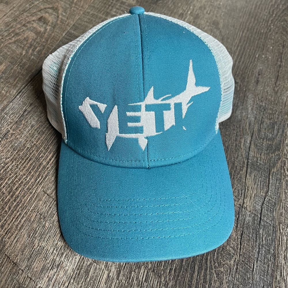 Yeti Coolers shark/fish snap back trucker hat